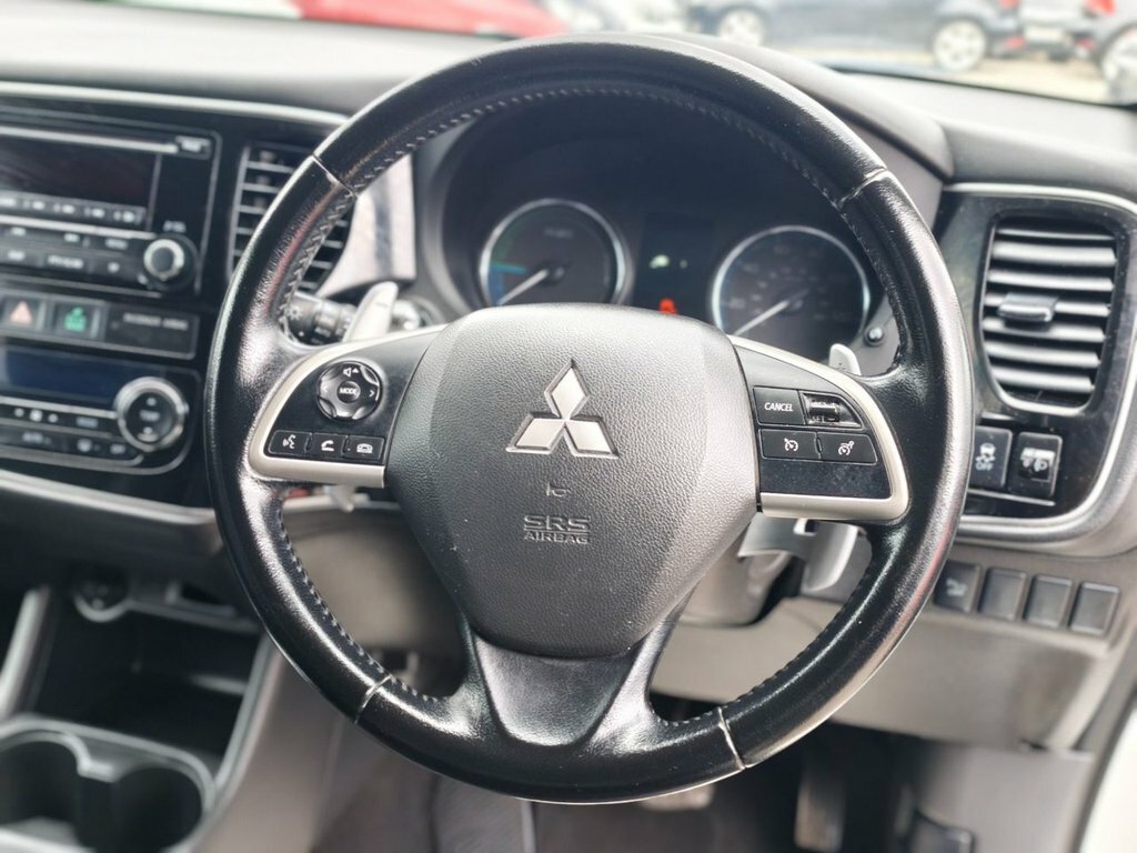 Mitsubishi Outlander 2L Gx3h DN64UYB White #3