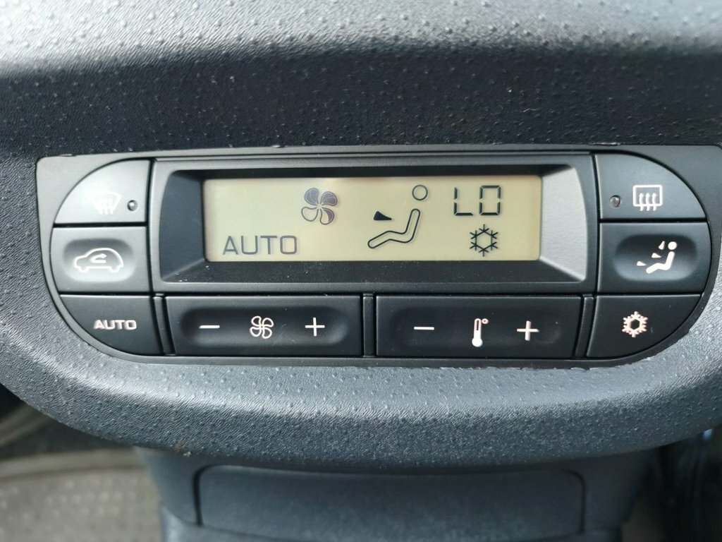 Citroen C3 1.4I Desire Red #14