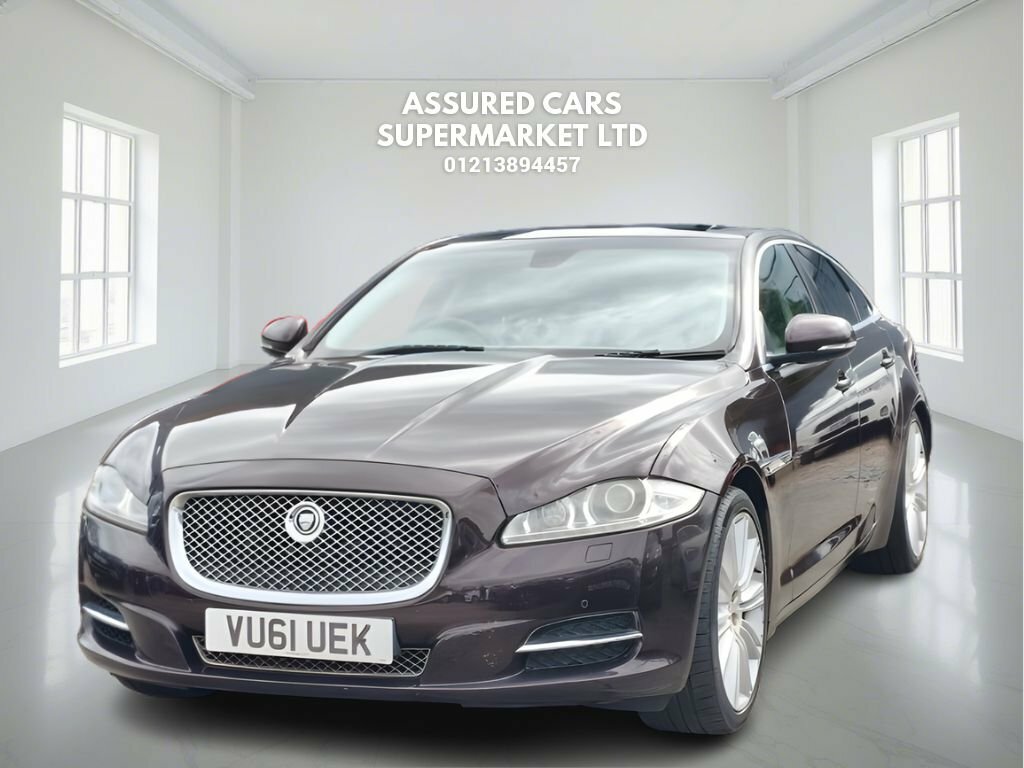 Jaguar XJ 3L Premium Luxury Red #5