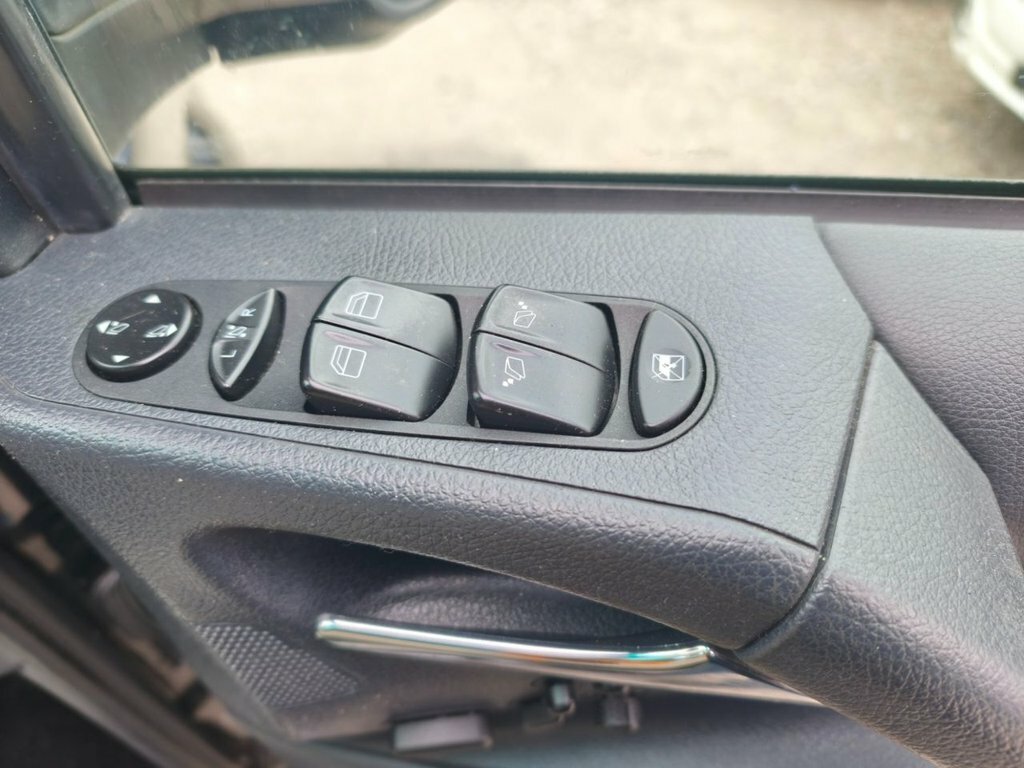 Mercedes-Benz V Class V6 Mpv Ambiente Black #14