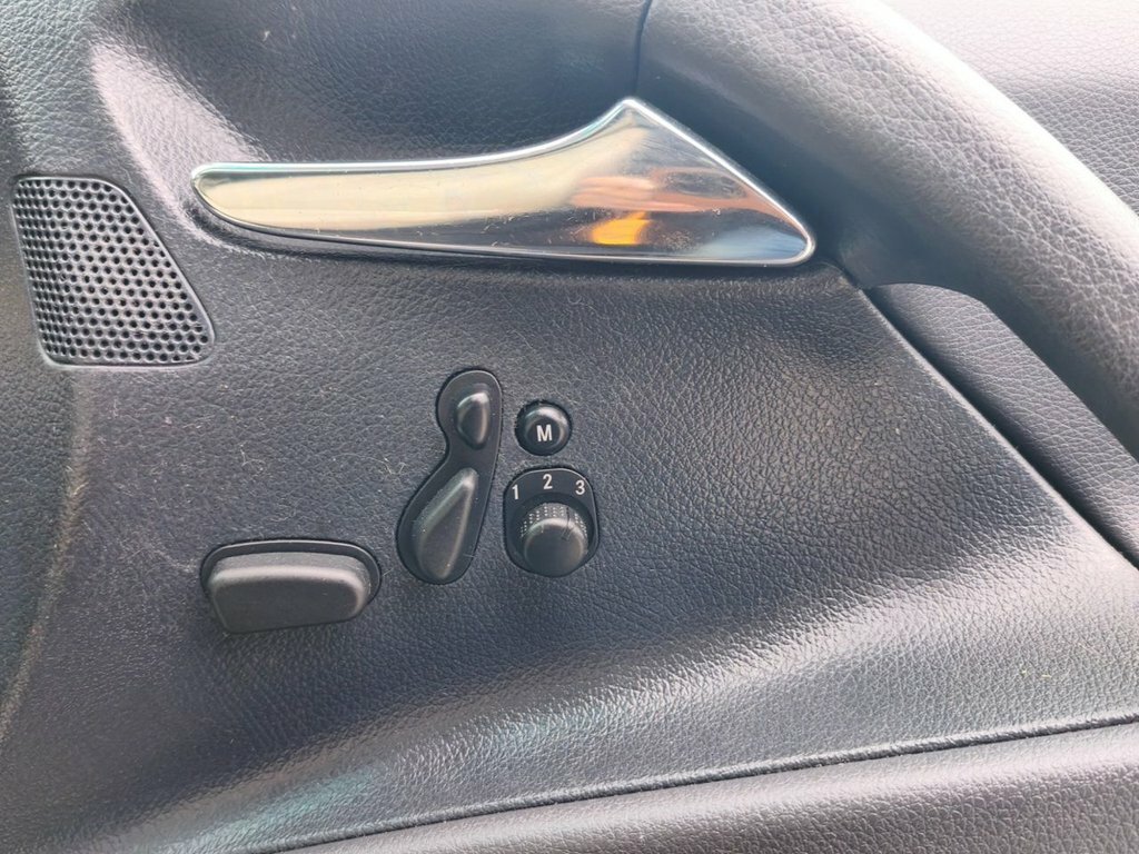 Mercedes-Benz V Class V6 Mpv Ambiente Black #16