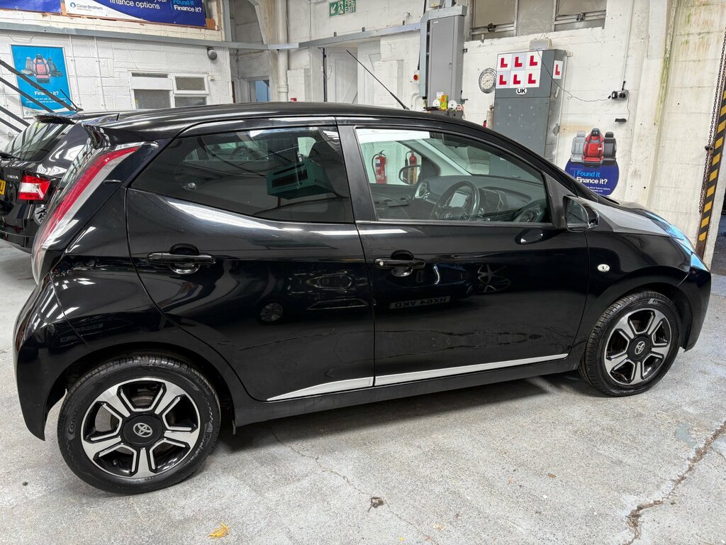 Toyota Aygo 1.0 Vvt-i X-clusiv Hatchback Eur WU64HGC Black #6