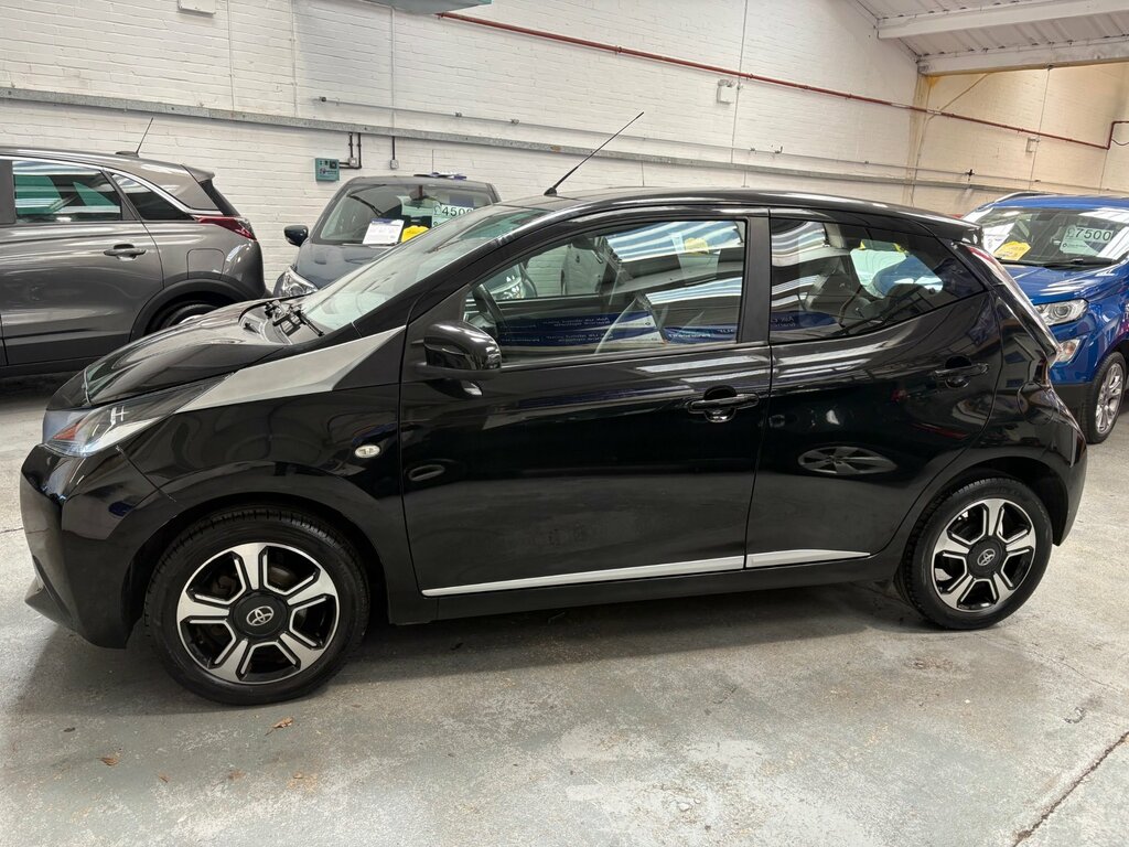 Toyota Aygo 1.0 Vvt-i X-clusiv Hatchback Eur WU64HGC Black #2