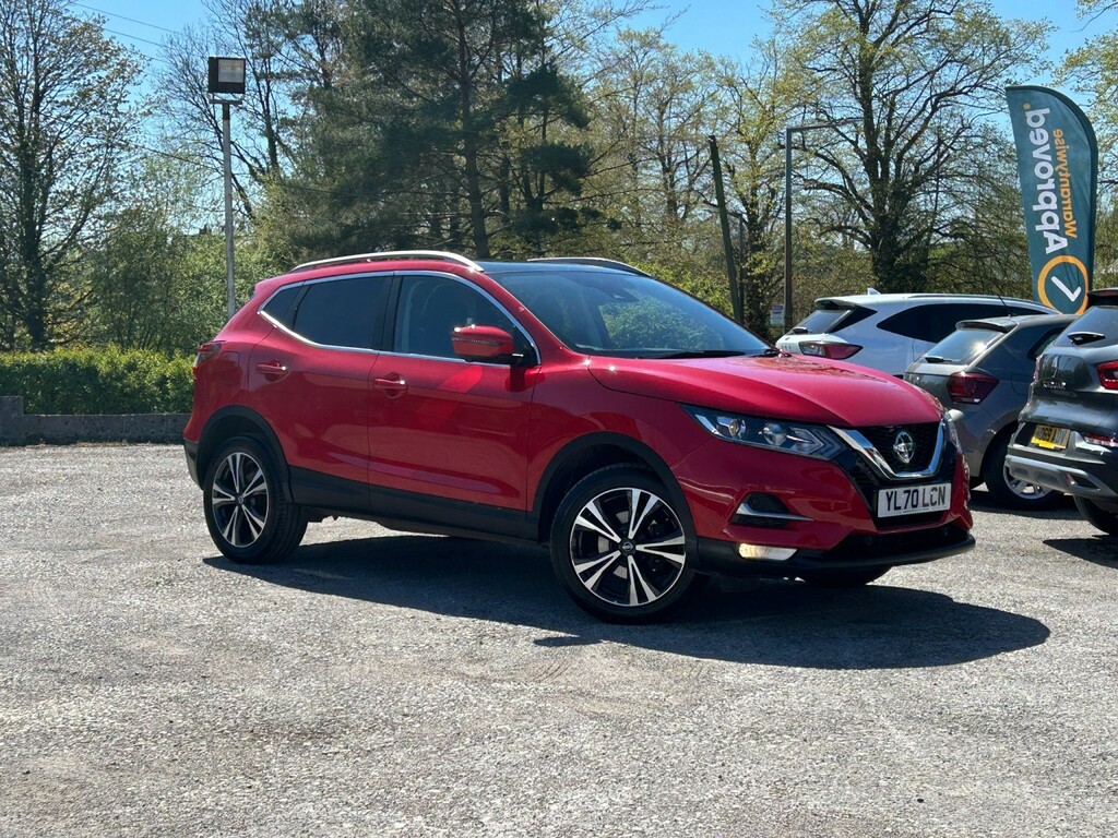 Nissan Qashqai 1.3 Dig-t N-connecta Red