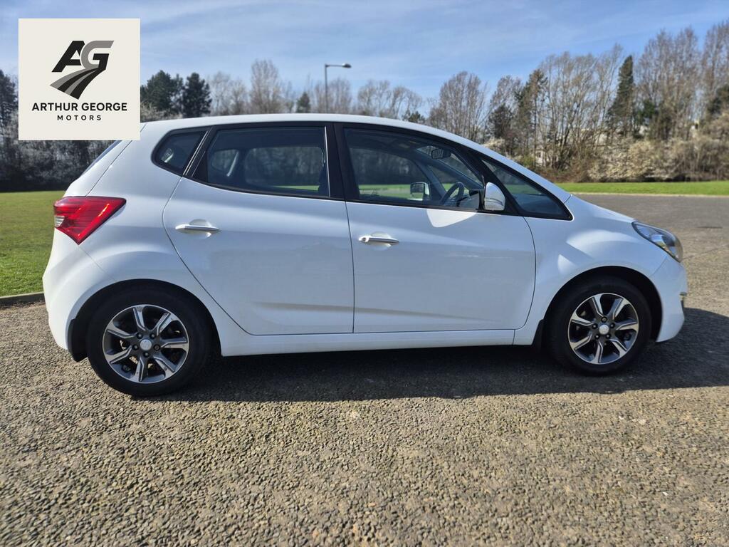 Hyundai Ix20 1.6 Crdi Blue Drive Se Hatchback White #4