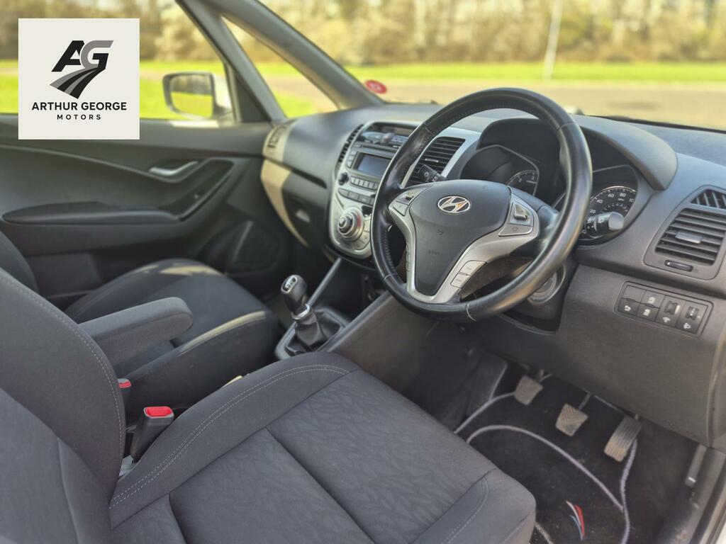 Hyundai Ix20 1.6 Crdi Blue Drive Se Hatchback White #3