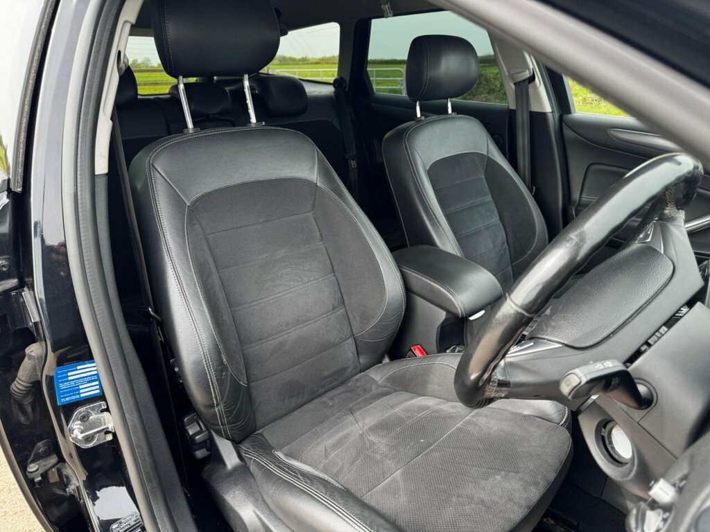 Ford Mondeo Estate Black #2