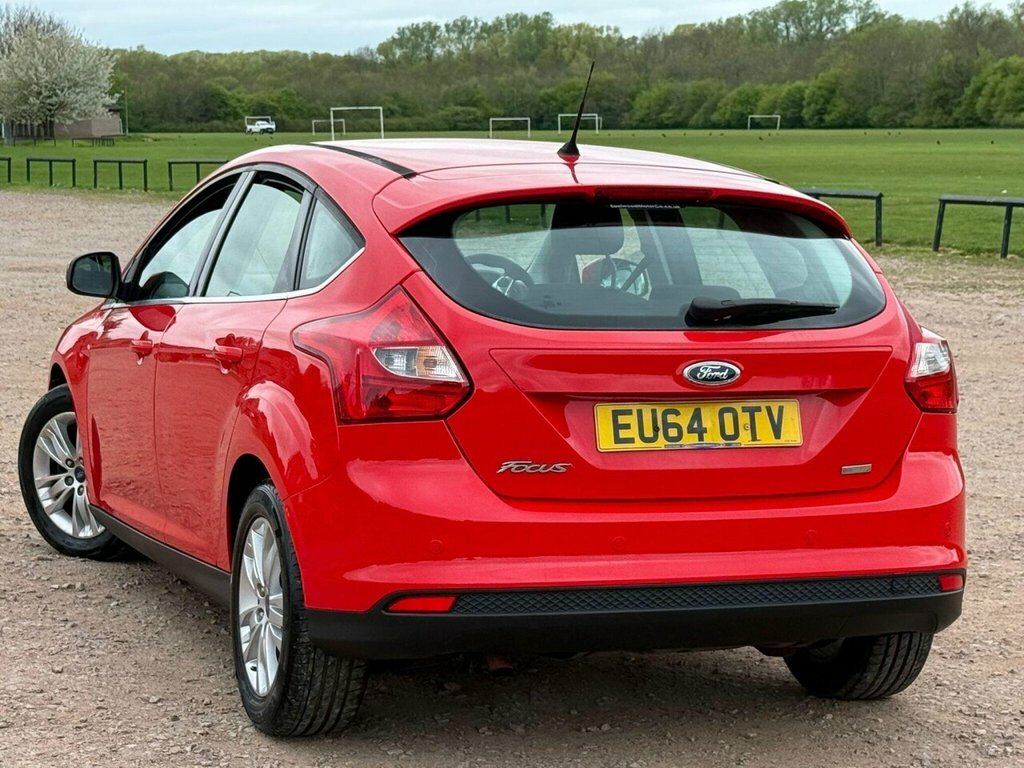 Ford Focus Titanium Navigator EU64OTV Red #4