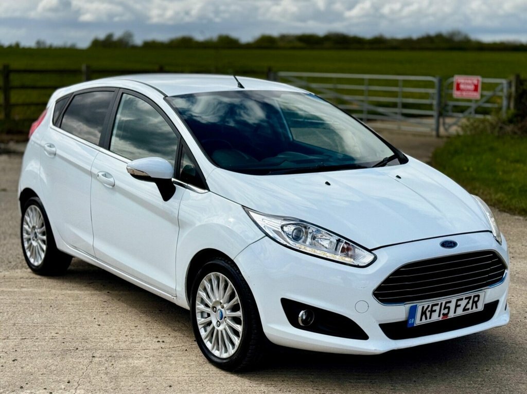 Ford Fiesta Hatchback KF15FZR White #5