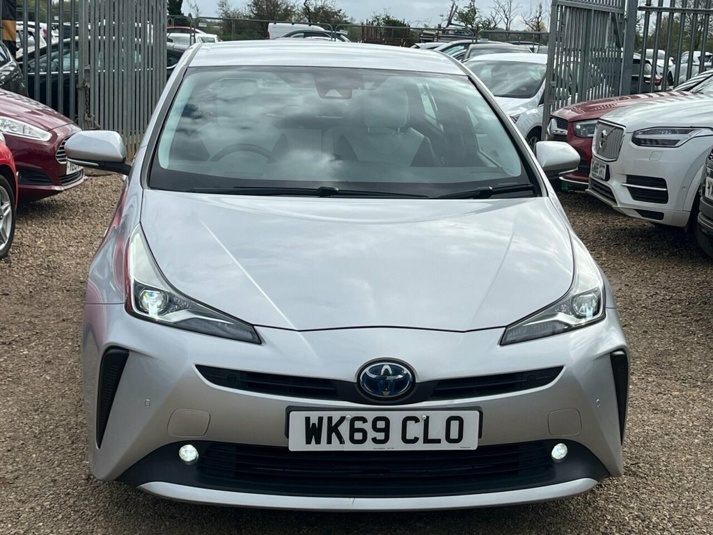 Toyota Prius Hatchback Silver #2