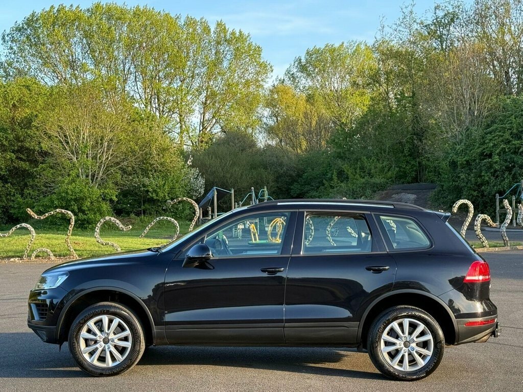 Volkswagen Touareg Suv MW65ZXE Black #4