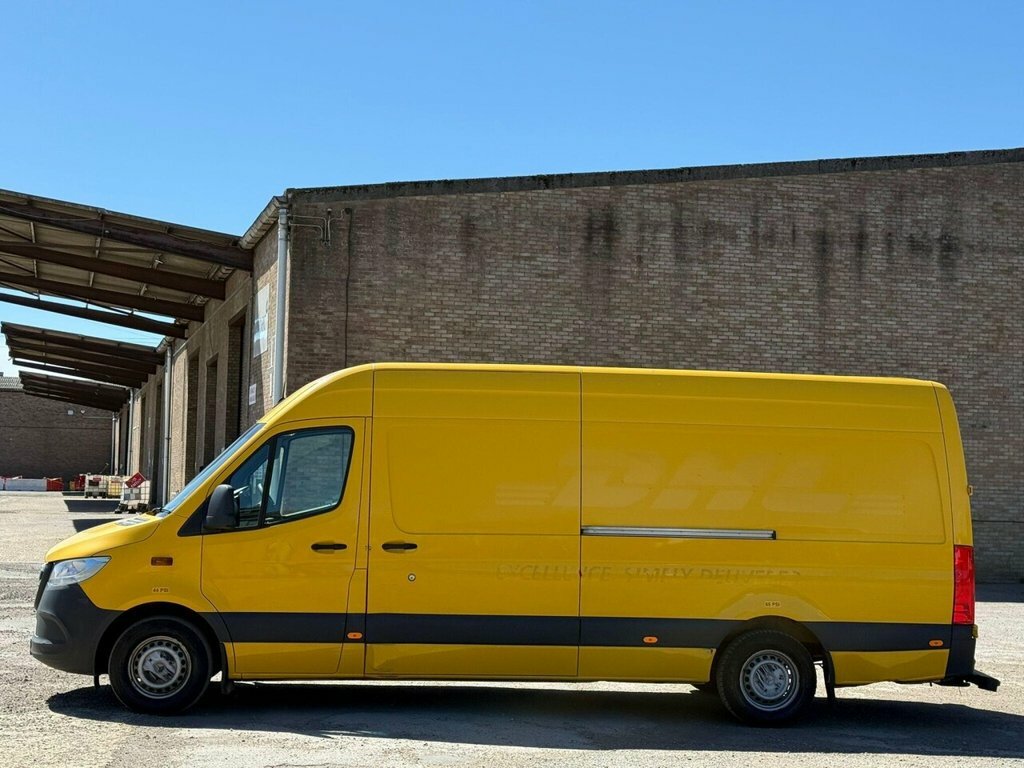 Mercedes-Benz Sprinter Mpv LN70RCO Yellow #4