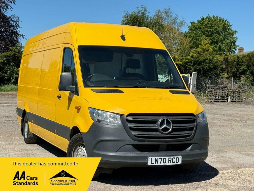 Mercedes-Benz Sprinter Mpv Yellow