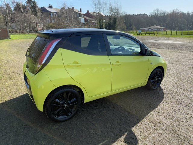 Toyota Aygo 1.0 Vvt-i X-cite 3 Yellow Bi-tone Hatchback Pe DA66HAO Yellow #6