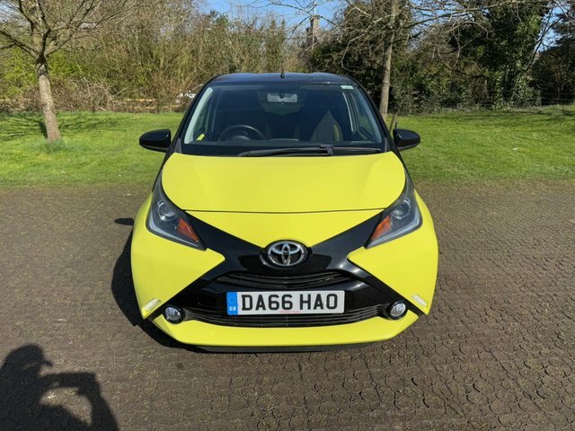 Toyota Aygo 1.0 Vvt-i X-cite 3 Yellow Bi-tone Hatchback Pe DA66HAO Yellow #2