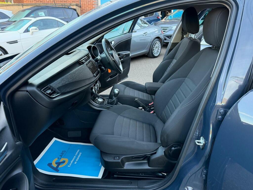Alfa Romeo Giulietta Hatchback 1.6 Jtdm-2 Tecnica Euro 6 Ss 201 Grey #4