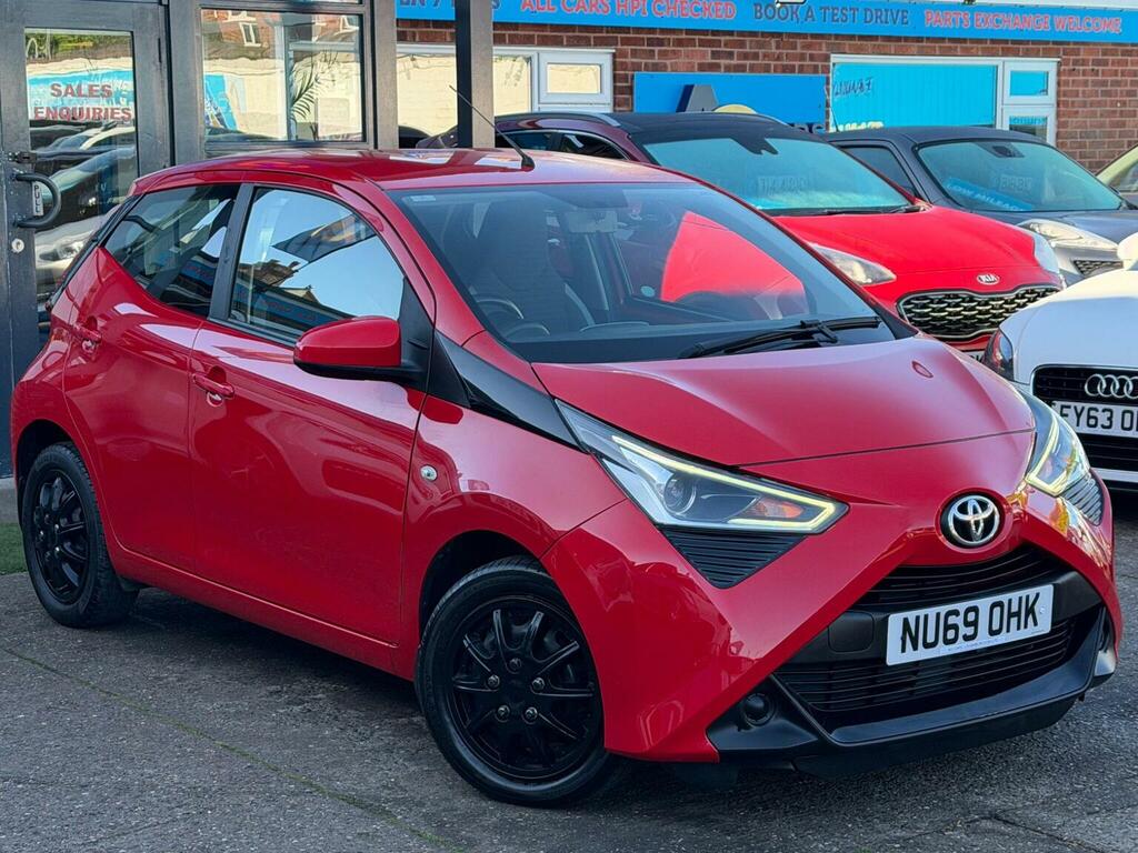 Toyota Aygo Hatchback 1.0 Vvt-i X-play X-shift Euro 6 201 Red