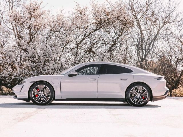 Porsche Taycan Plus 93.4Kwh 4S Saloon CF73YNY Grey #3