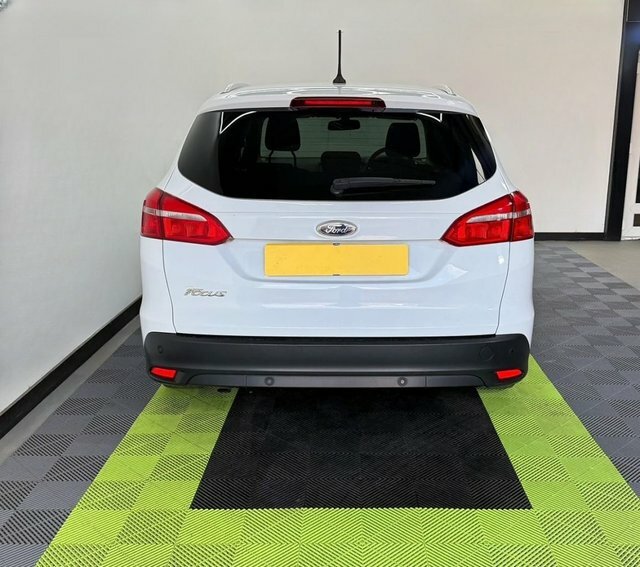 Ford Focus 1.5 Tdci Zetec Edition YR18CHN White #4