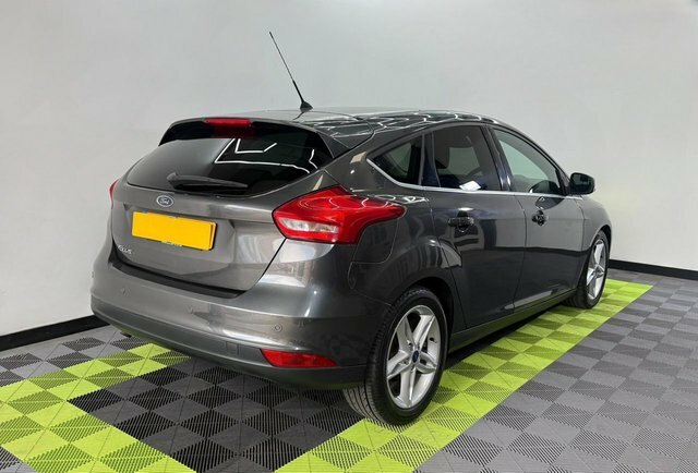 Ford Focus 1.5 Tdci Titanium Hatchback CK66NYY Grey #2