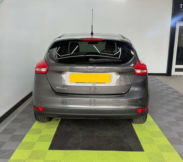 Ford Focus 1.5 Tdci Titanium Hatchback CK66NYY Grey #4