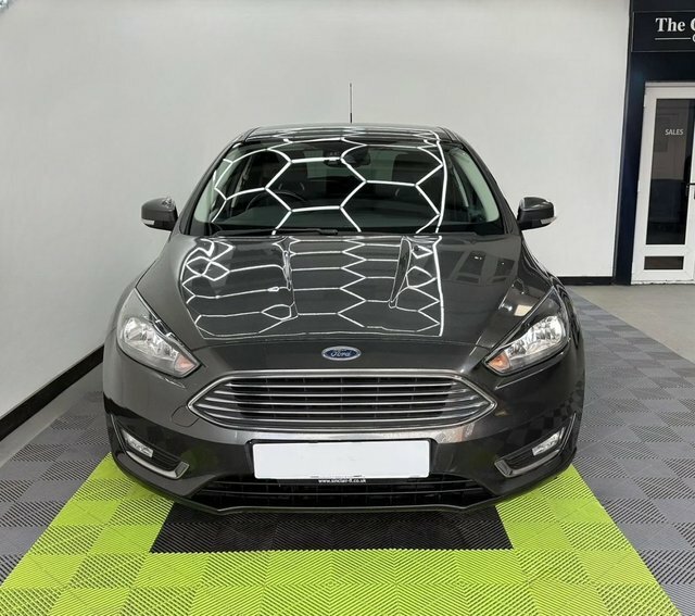 Ford Focus 1.5 Tdci Titanium Hatchback CK66NYY Grey #3