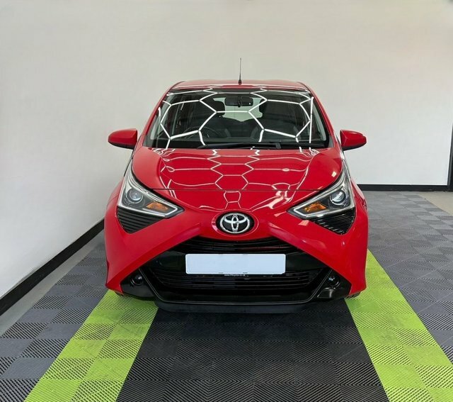 Toyota Aygo 1.0 Vvt-i X-play Hatchback CU68OEB Red #3