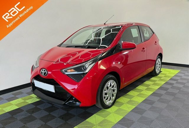 Toyota Aygo 1.0 Vvt-i X-play Hatchback Red