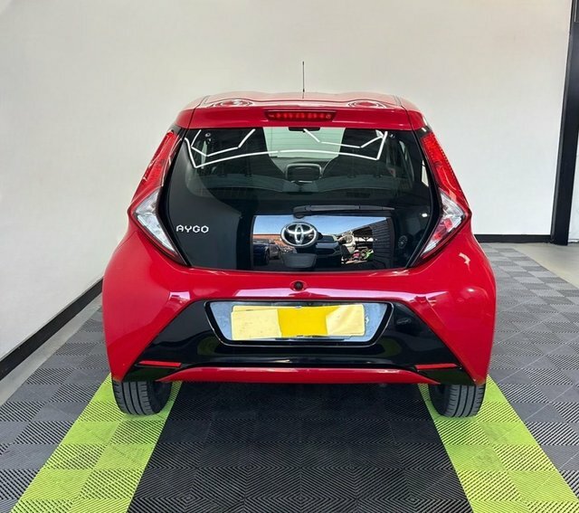 Toyota Aygo 1.0 Vvt-i X-play Hatchback CU68OEB Red #4