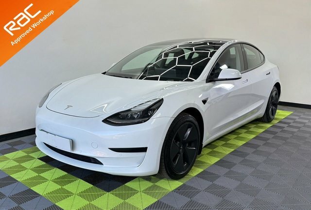 Tesla Model 3 Standard Range Plus Saloon White