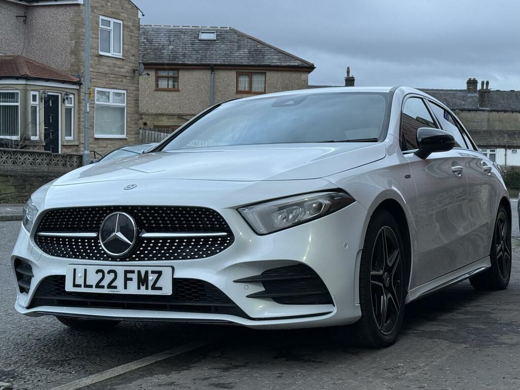 Mercedes-Benz A Class 1.3 A200 Amg Line Edition Executive Hatchback LL22FMZ White #3