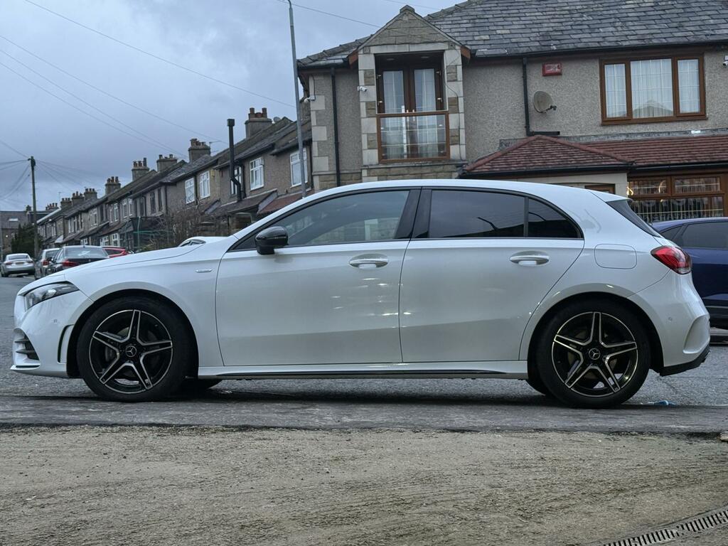 Mercedes-Benz A Class 1.3 A200 Amg Line Edition Executive Hatchback LL22FMZ White #4