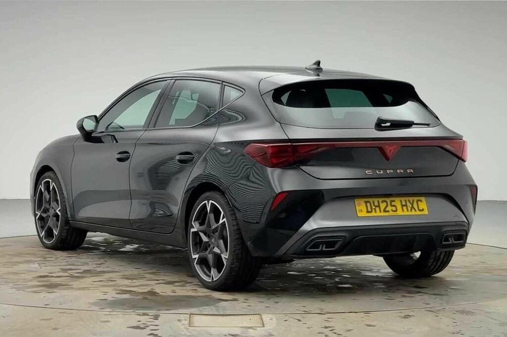 Cupra Leon 1.5 Etsi 150 V2 Dsg DH25HXC Black #3