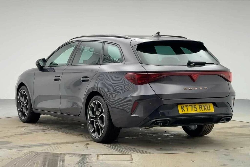 Cupra Leon 1.5 Etsi 150 V2 Dsg KT75RXU Purple #3
