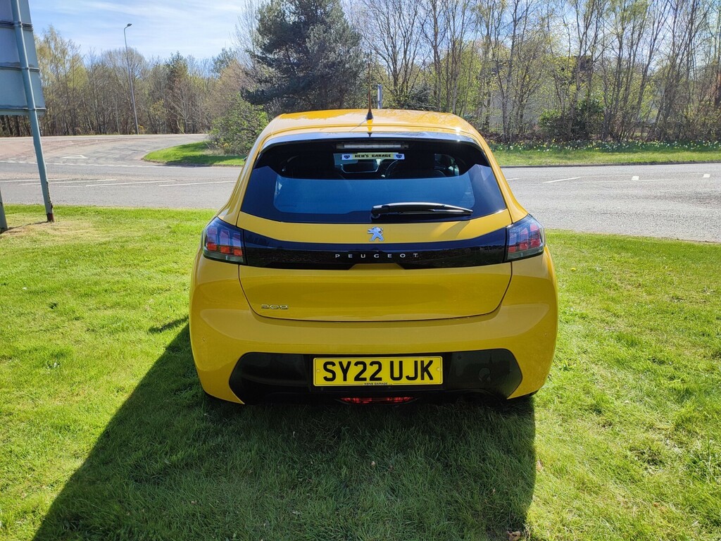 Peugeot 208 1.2 Puretech Active Premium Yellow #4