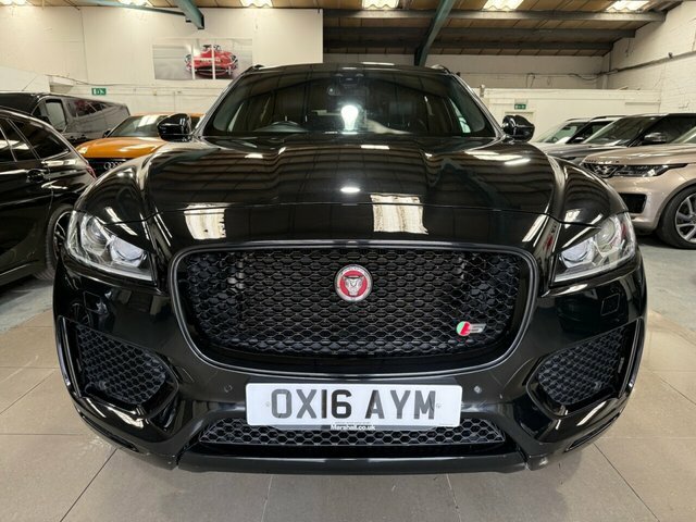 Jaguar F-Pace 2016 3.0 D300 V6 S Suv Awd Euro 6 OX16AYM Black #3
