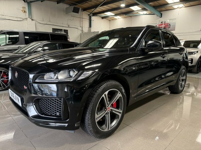 Jaguar F-Pace 2016 3.0 D300 V6 S Suv Awd Euro 6 OX16AYM Black #2