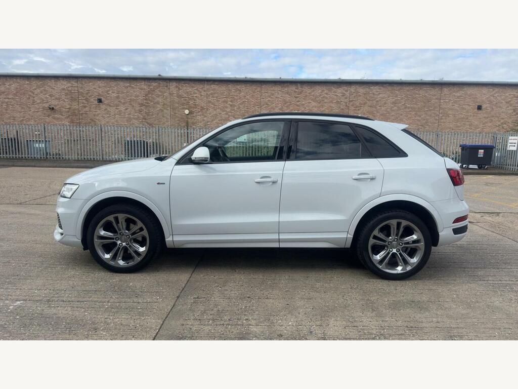 Audi Q3 Petrol FD67XGA #5