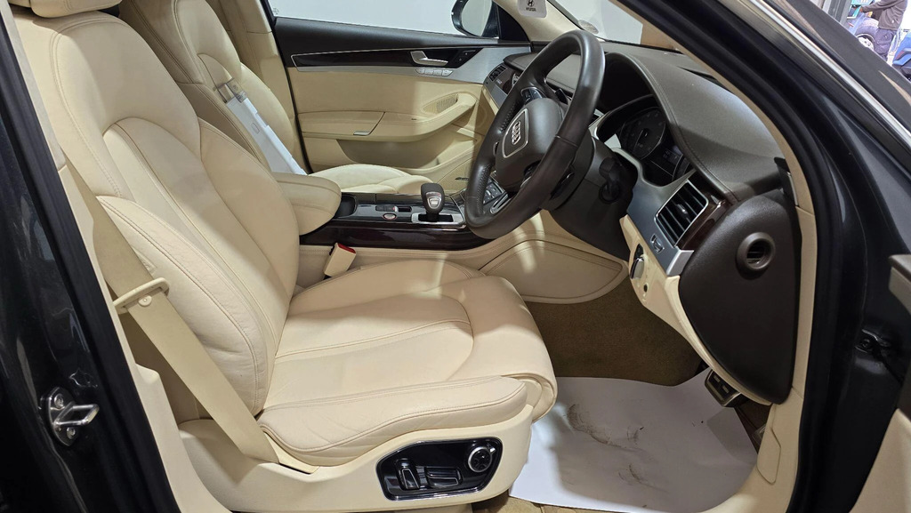Audi S8 S8 White #17