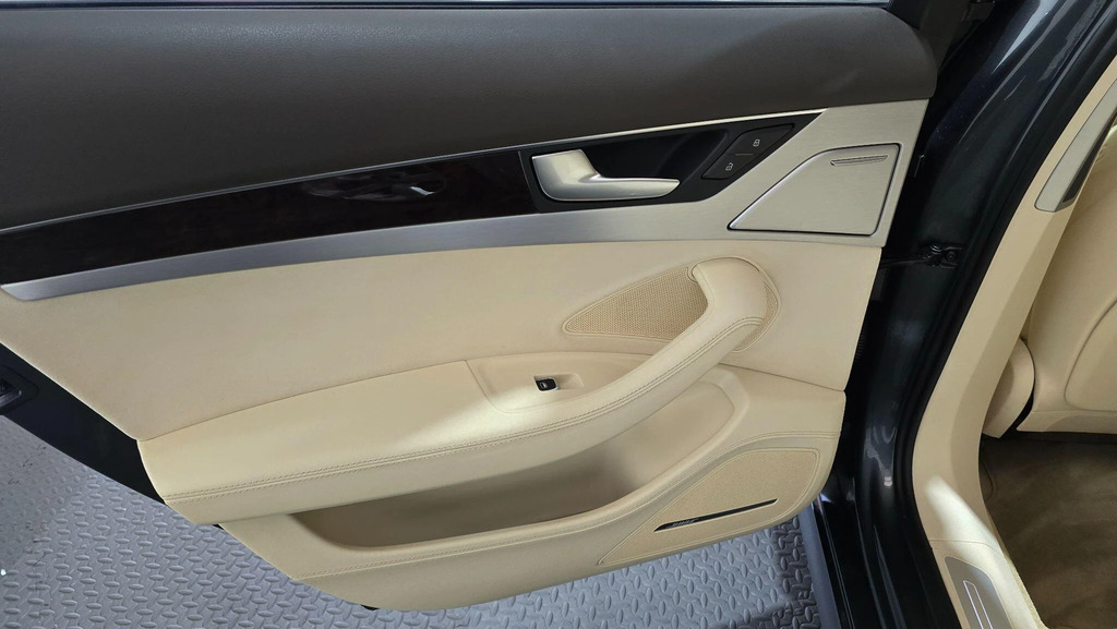 Audi S8 S8 White #28
