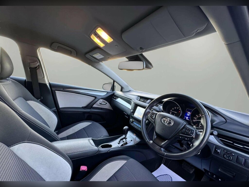 Toyota Avensis 1.8 V-matic Business Edition Cvt Euro 6 White #2