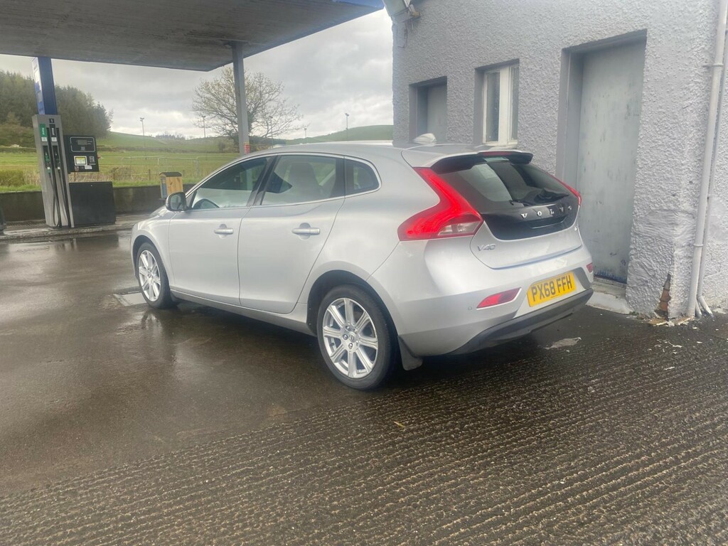Volvo V40 Hatchback 2.0 Inscription T2 2018 PX68FFH Silver #5