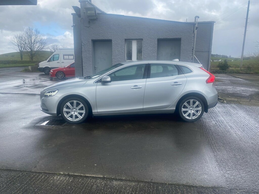 Volvo V40 Hatchback 2.0 Inscription T2 2018 PX68FFH Silver #6