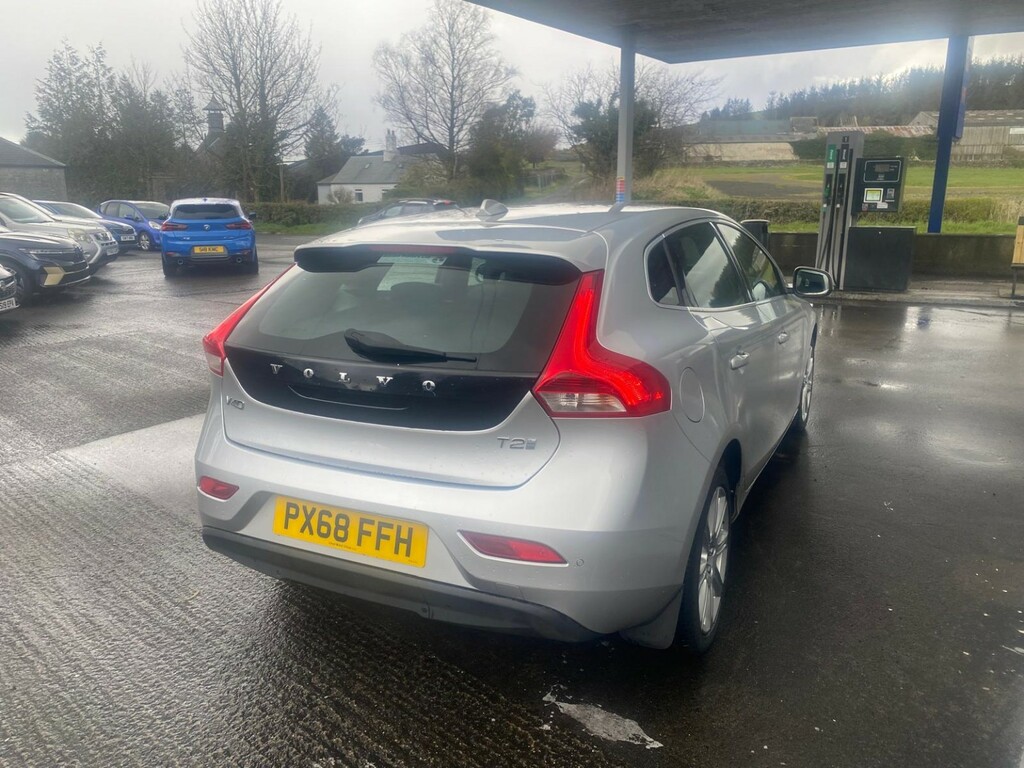 Volvo V40 Hatchback 2.0 Inscription T2 2018 PX68FFH Silver #2