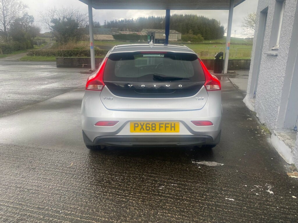 Volvo V40 Hatchback 2.0 Inscription T2 2018 PX68FFH Silver #3