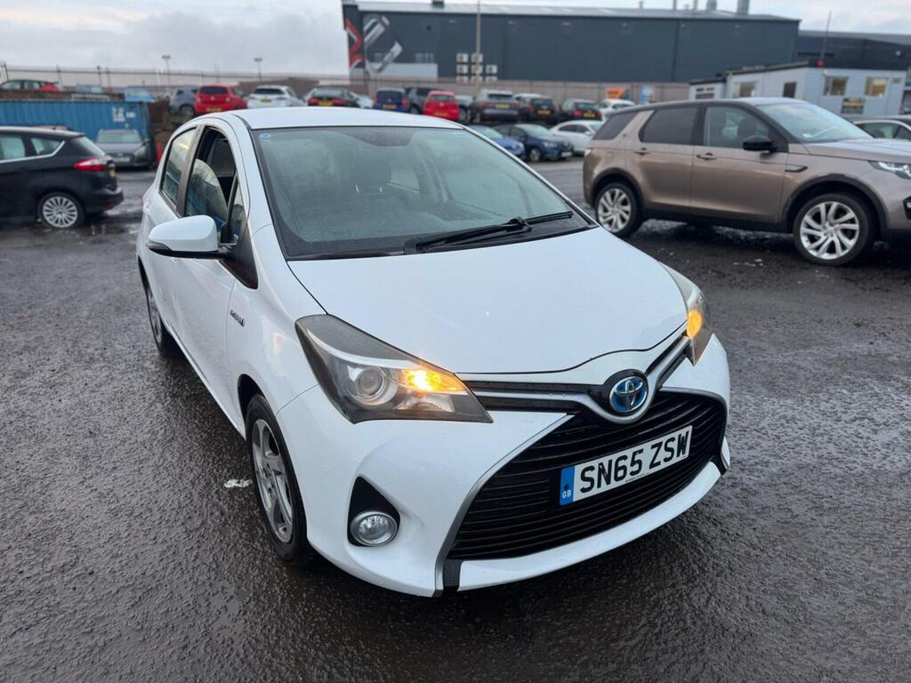 Toyota Yaris Hatchback 1.5 Vvt-h Icon E-cvt Euro 6 201565 White