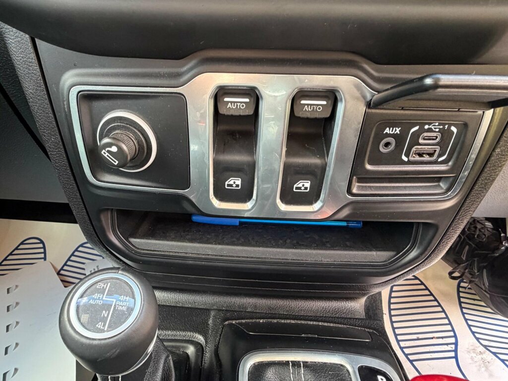 Jeep Wrangler Sahara Edition Green #31