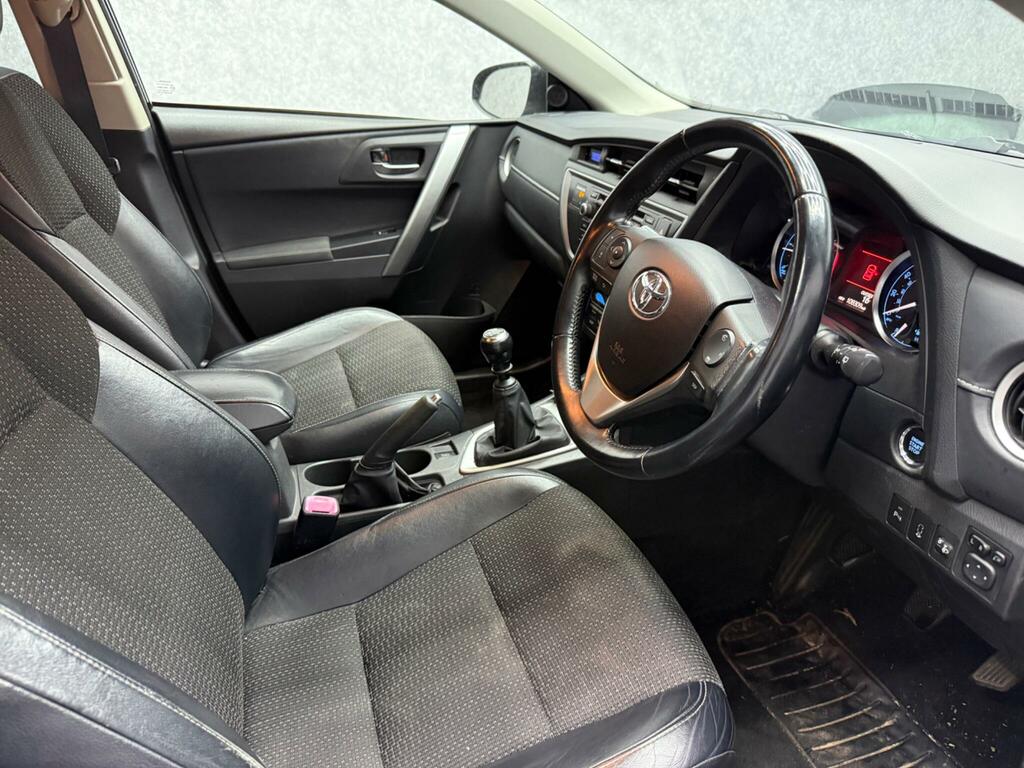 Toyota Auris 1.4 D-4d Excel Euro 5 Ss EO14OZS Black #2
