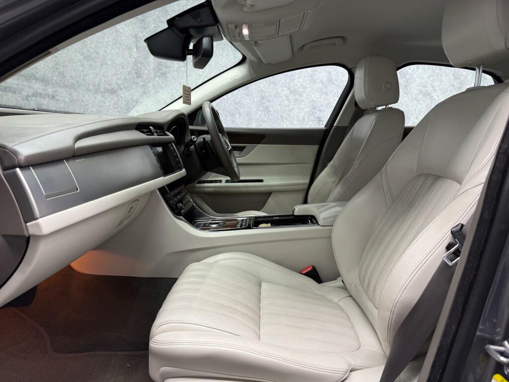 Jaguar XF 2.0D Portfolio Euro 6 Ss CY18USM Grey #3
