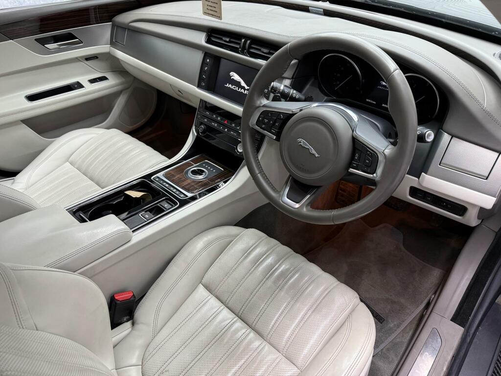 Jaguar XF 2.0D Portfolio Euro 6 Ss CY18USM Grey #2